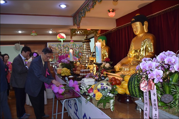 불기2561 부처님오신날 봉축법요식 헌화