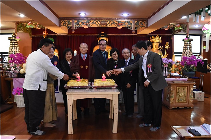 불기2561 부처님오신날 봉축법요식 축하떡 나누기