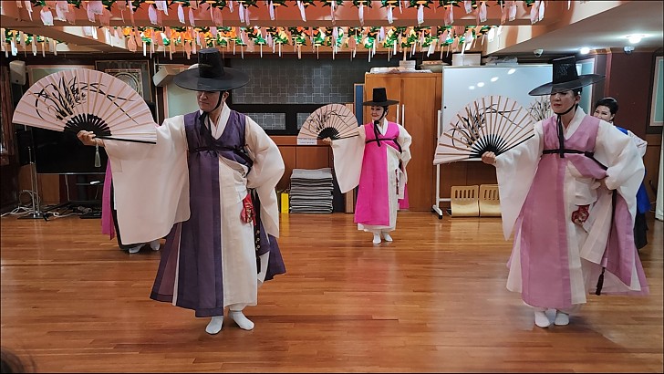 부처님오신날 점등식 춤반